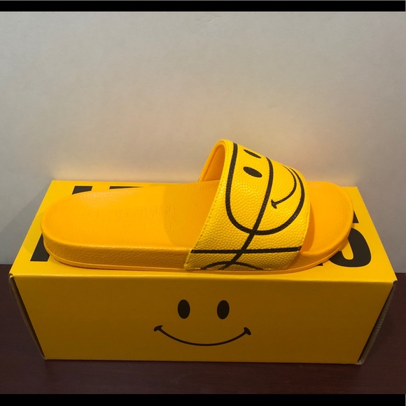 Chinatown Market Smiley Face Slide, Various Sizes - Picture 6 of 8